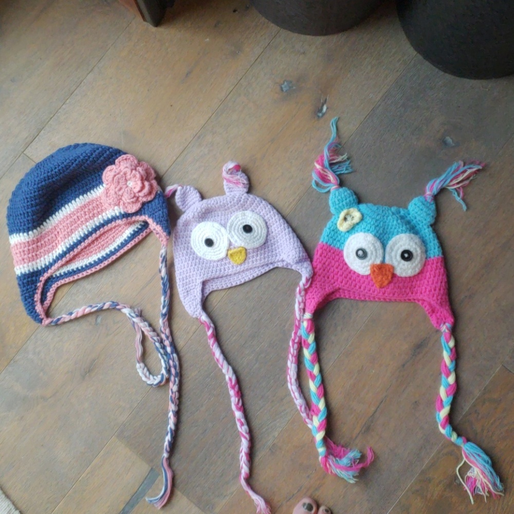 Lot of 3 toddler hats